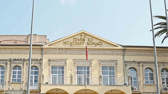 Çeşme'de 7 kişinin yaralandığı kavga masayla ilgilenilmediği için çıkmış (2)