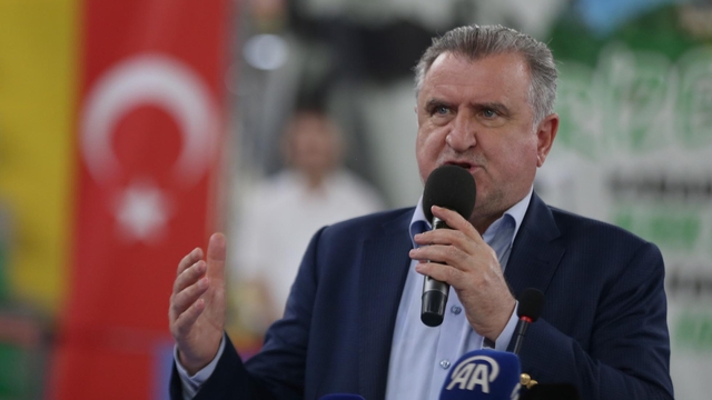 Gençlik ve Spor Bakanı Osman Aşkın Bak, Karadeniz-Hazar Ülkeleri Karate Şampiyonası'nın açılışına katıldı:
