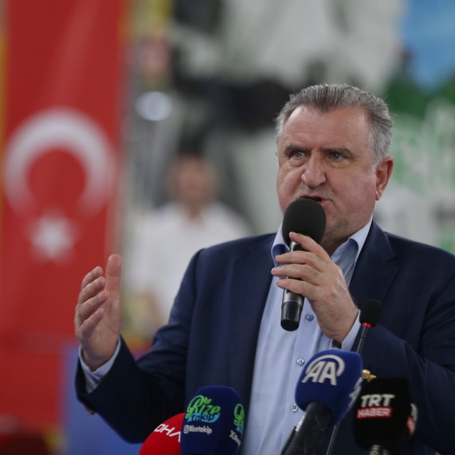 Gençlik ve Spor Bakanı Osman Aşkın Bak, Karadeniz-Hazar Ülkeleri Karate Şam...