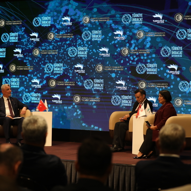 Ticaret Bakanı Bolat, Samsun'da "Türkiye İhracat Seferberliği Programı"nda...