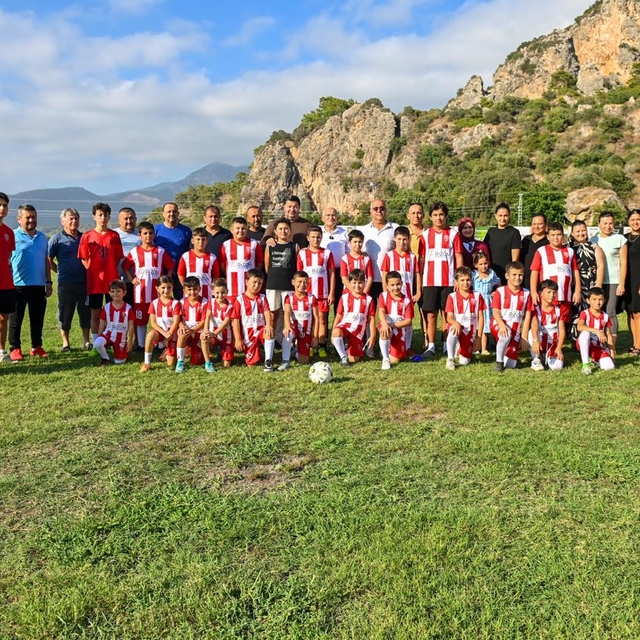 Başkan Avcıoğlu, yaz futbol okulunu ziyaret etti