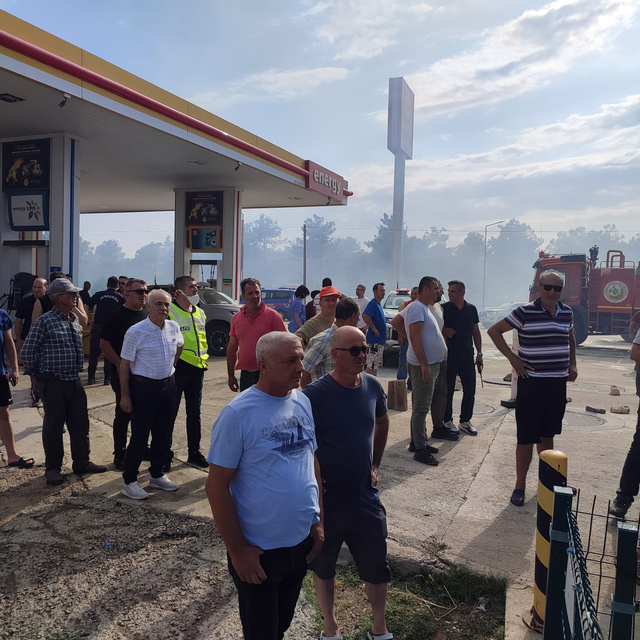 Keşan'da anız yangını; akaryakıt istasyonu ve ormana sıçramadan söndürüldü