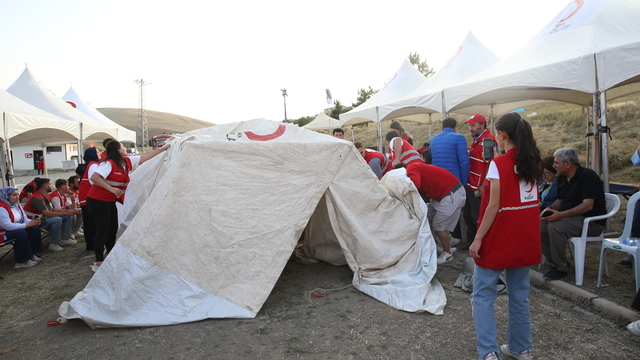 Erzurum'da Türk Kızılay, genç gönüllüleri afetlere hazırlıyor