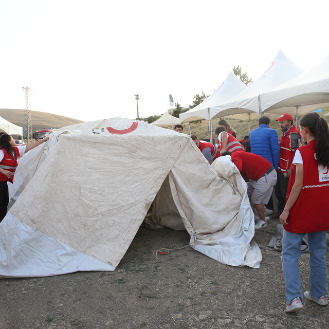 Erzurum'da Türk Kızılay, genç gönüllüleri afetlere hazırlıyor