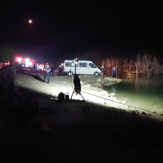 Denizli'de gölete düşen kişi aranıyor