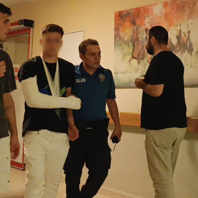 Bursa'da, 'sözlü taciz' kavgasında bıçakla yaralandı