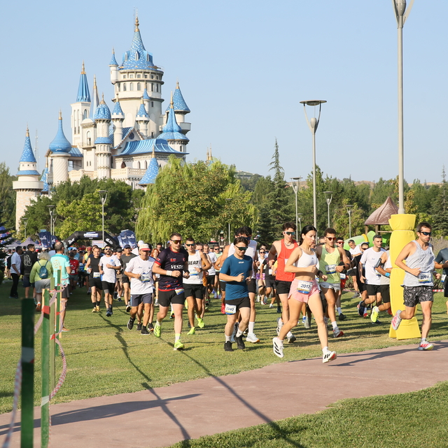 ETi Lifalif 6. Uluslararası Eskişehir Yarı Maratonu ve Spor Festivali başla...