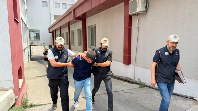 Kars'ta darbe girişimine katılan 2 ihraç uzman çavuş, Adana'da yakalandı