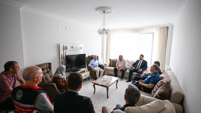 Kırklareli Valisi Turan, şehit ailelerini ziyaret etti