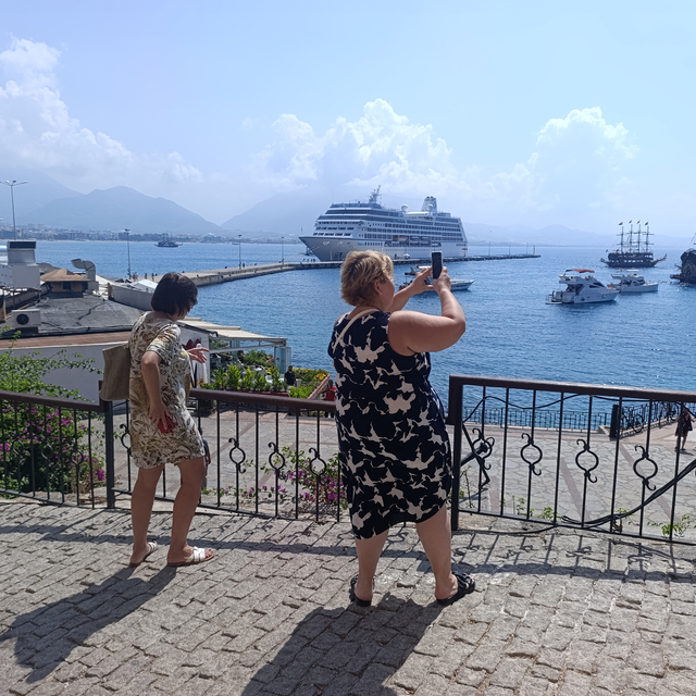 Alanya'ya "Nautica" isimli kruvaziyerle 602 yolcu geldi