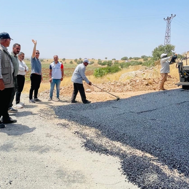 Savur'da yol asfaltlama çalışması