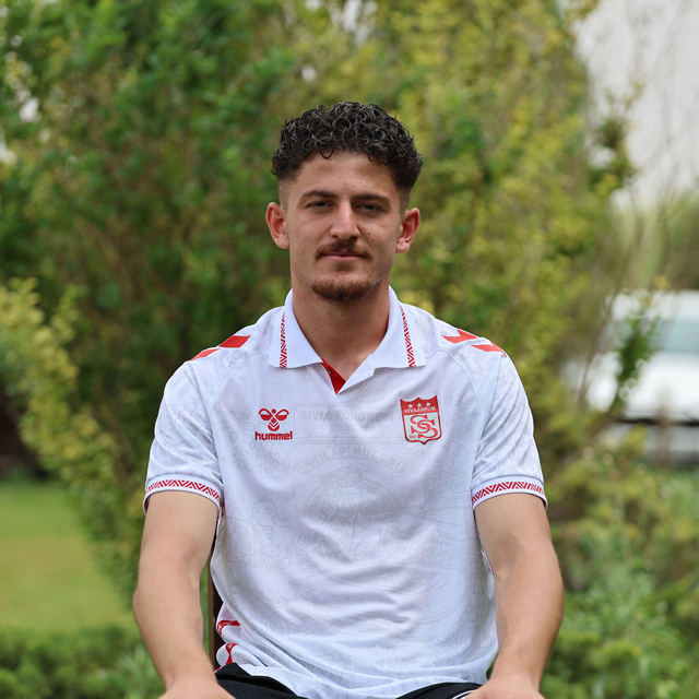 Sivasspor'un genç futbolcusu Emirhan Başyiğit'ten taraftara çağrı: