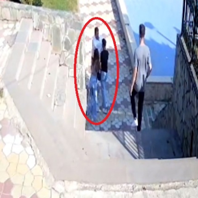 Muhtar, parktaki uyardığı kişi tarafından bıçaklandı