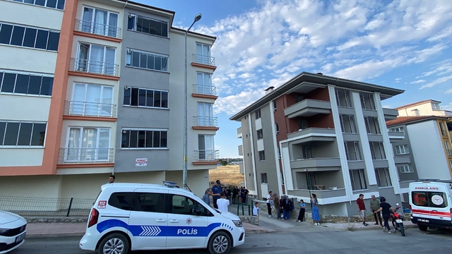 Boşanma aşamasındaki çift, yangın çıkan evde ölü bulundu