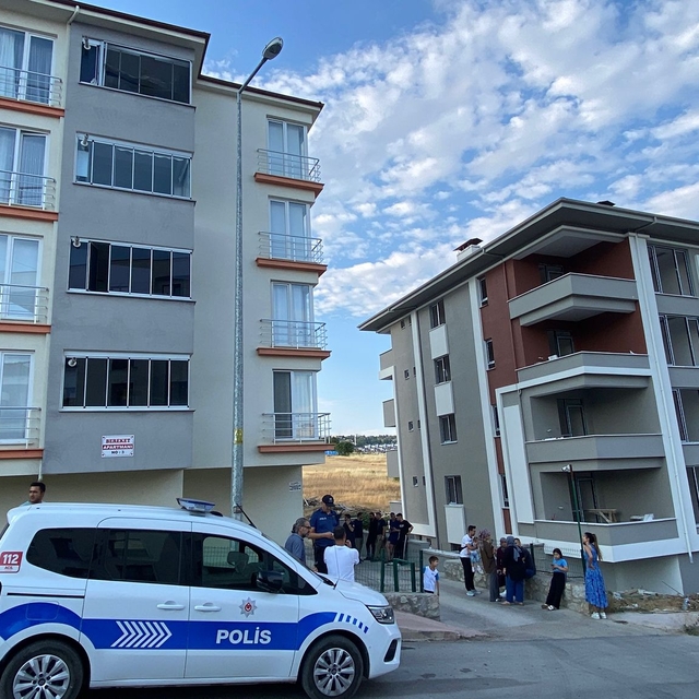 Boşanma aşamasındaki çift, yangın çıkan evde ölü bulundu