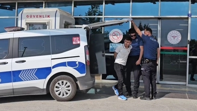 Çorum'da berberde karşılaştığı husumetlisini silahla yaralayan kişi tutuklandı