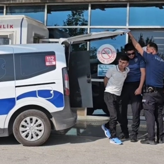 Çorum'da berberde karşılaştığı husumetlisini silahla yaralayan kişi tutukla...