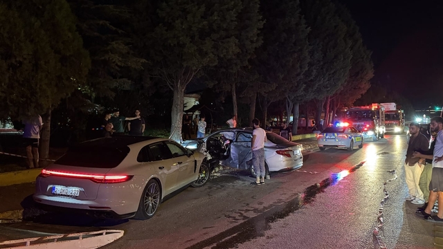 Kocaeli'de 2 otomobil çarpıştı: 4 yaralı
