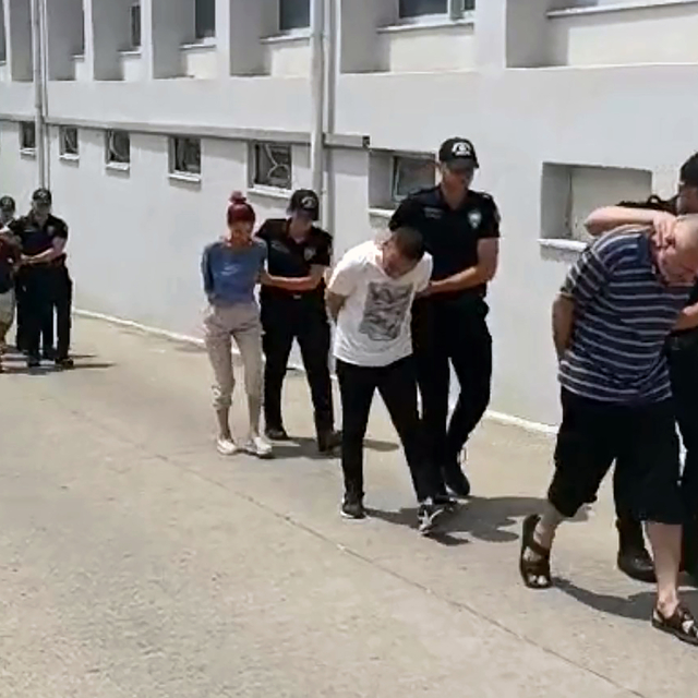 Adana'da 'torbacı' operasyonunda 8 tutuklama