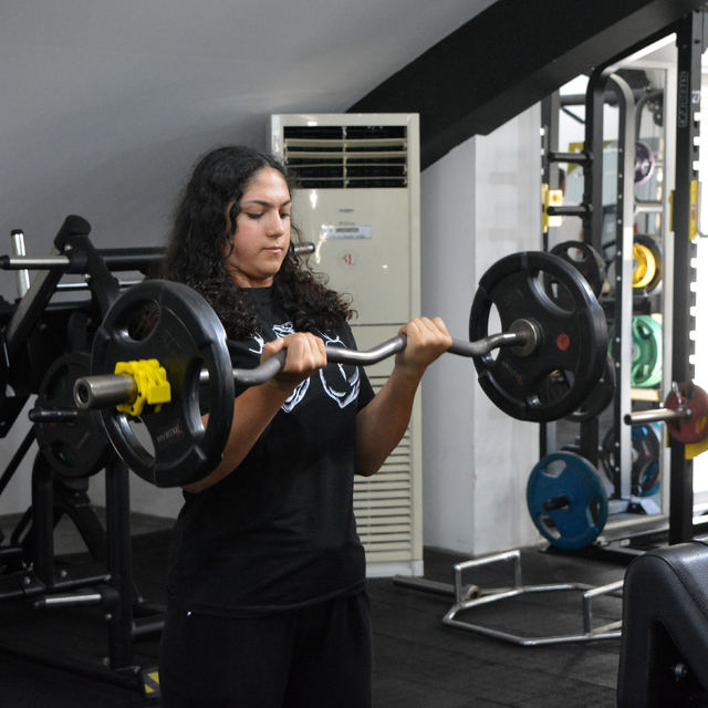 Depremzede Zehra, bilek gücüyle hayata yeniden tutundu