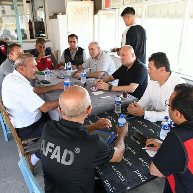 AK Parti Çanakkale Milletvekili Gider, Ayvacık'ta yangından etkilenen köyle...