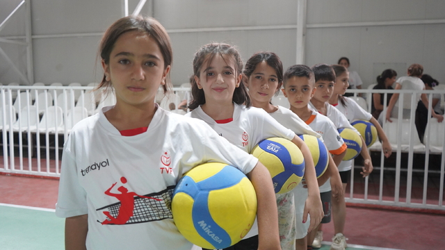 Şırnak'ta 'Fabrika Voleybol' projesiyle 3 yılda 1200 çocuk voleybolla buluştu