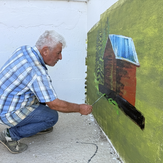 Eski inşaat ustası, emekliliğinin ardından hayalindeki sanata yönelerek 5 s...