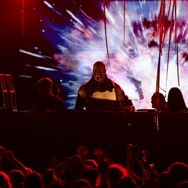 Basketbol efsanesi Shaquille O'Neal'dan Antalya'da DJ performansı