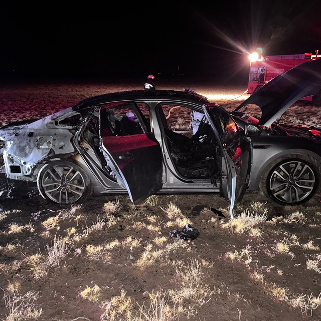 Konya'da yanan otomobil itfaiye ekiplerince söndürüldü