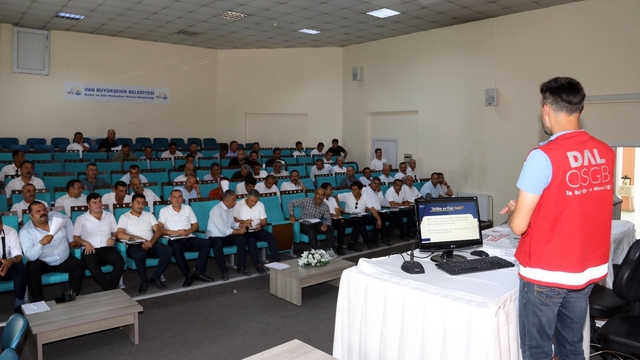 Van'da otobüs şoförlerine iş sağlığı ve güvenliği eğitimi verildi