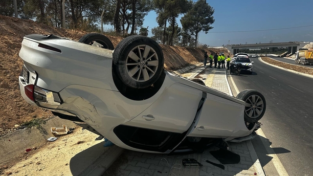 Çalıntı otomobille kaza yaptılar; 4 yaralı