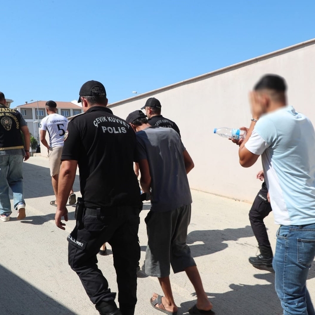 Antalya'da çeşitli suçlardan aranan 80 kişi yakalandı