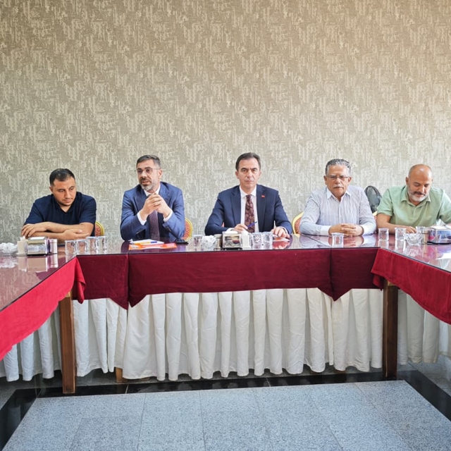 Bitlis Valisi Karakaya ve Belediye Tanğlay, kentte yapılan çalışmaları değe...