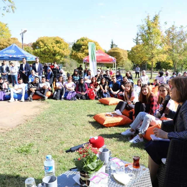 Büyükşehir Belediye Başkanı Şahin, üniversite tercih yapacak öğrencilerle b...