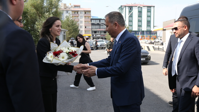 İçişleri Bakanı Yerlikaya, Ağrı Valiliğini ziyaret etti