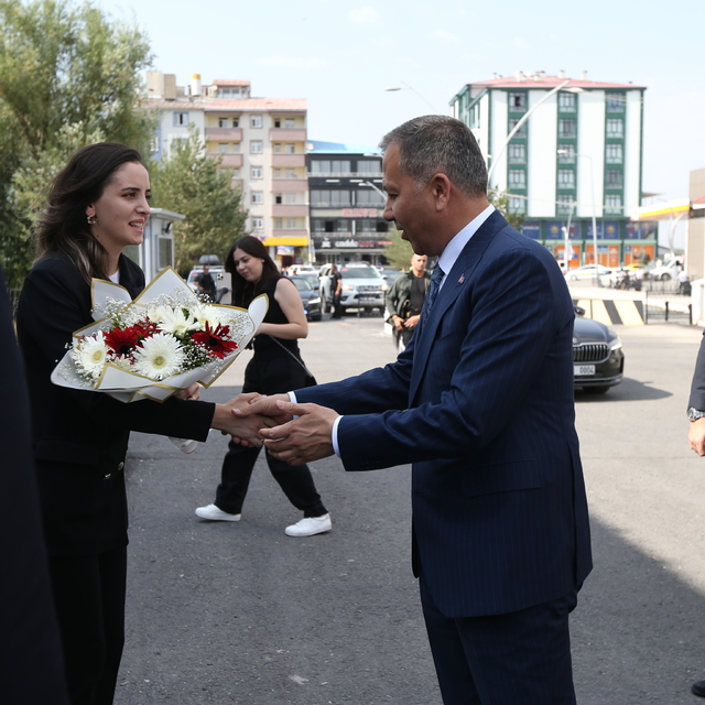 İçişleri Bakanı Yerlikaya, Ağrı Valiliğini ziyaret etti