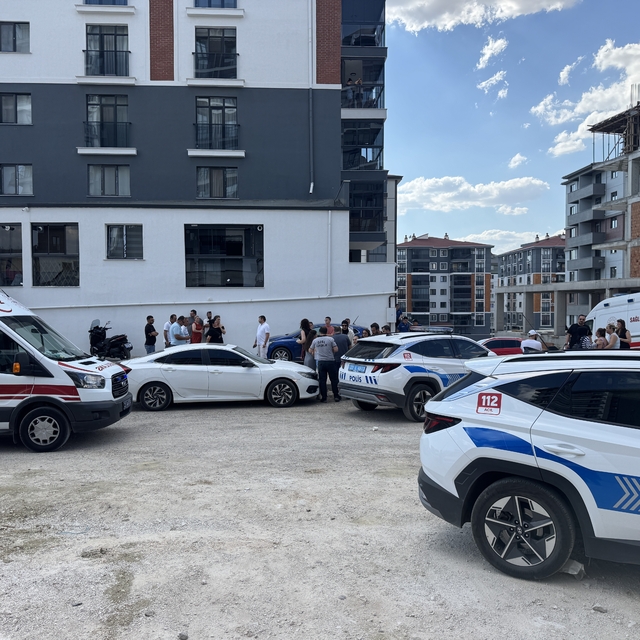 Edirne'de eşi ve oğlunu öldürdüğü iddia edilen kişi intihar girişiminde bul...