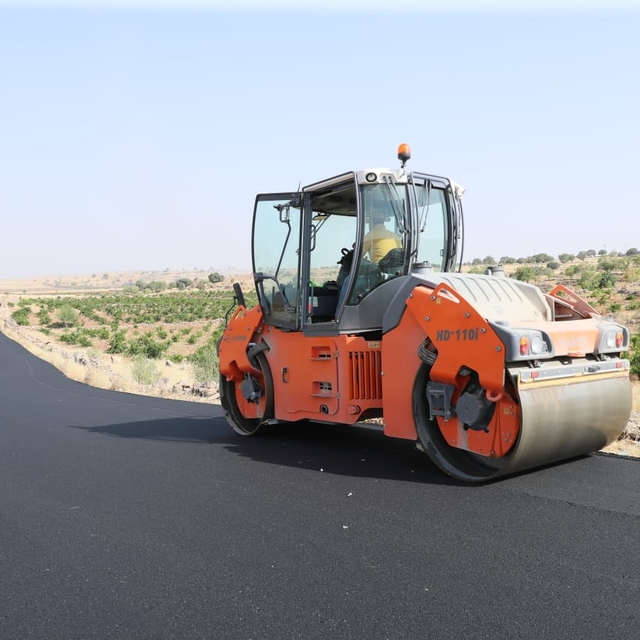 Midyat'ta yol asfaltlama çalışması