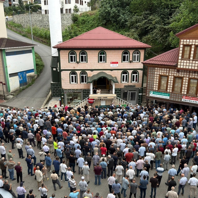 Teleferikte akıma kapılan çift toprağa verildi