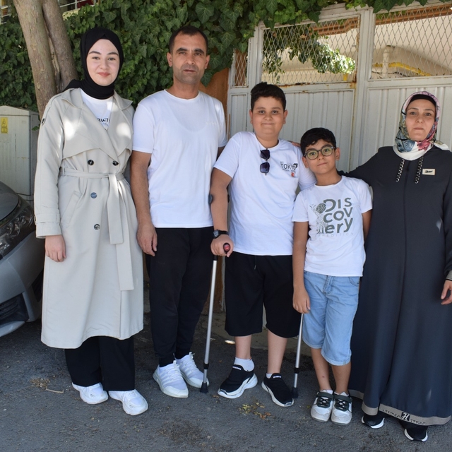 Kanser hastası Yasin, Galatasaraylı futbolcularla tanışmak için yola çıktı