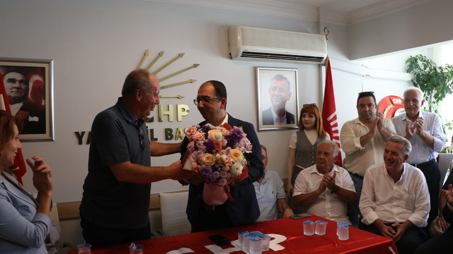 CHP'ye yeniden katılan Muharrem İnce, partisinin Yalova İl Başkanlığını ziyaret etti