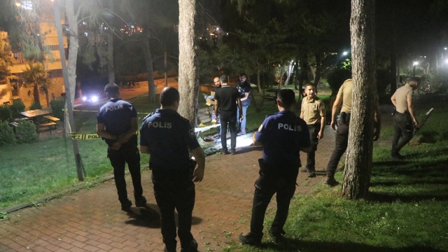 Parkta çıkan tartışmada kalbinden bıçaklanarak öldürüldü