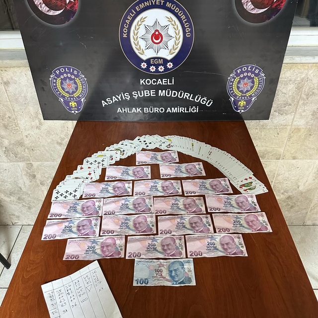 Kocaeli'de kumar oynayan 5 kişiye 46 bin 235 lira ceza verildi