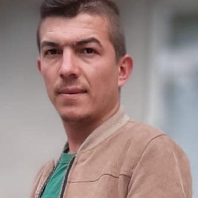 Evin balkonunda tartıştığı 2 kişiyi tabancayla öldürdü