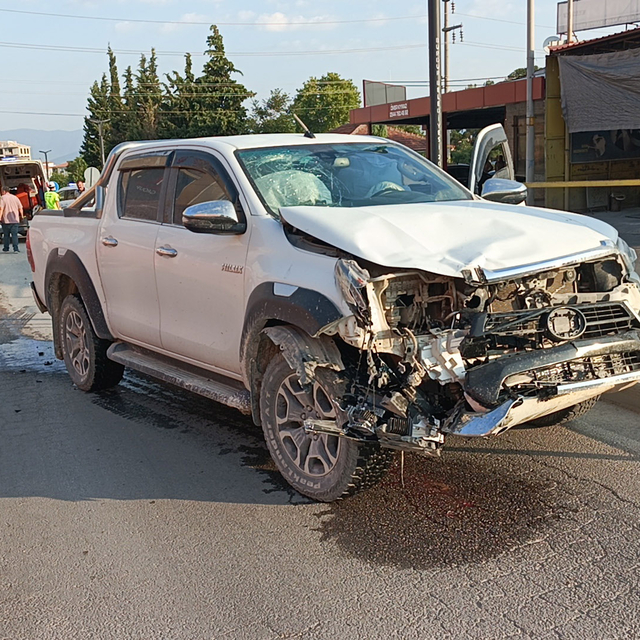 Yeni evli çifti ayıran kaza kamerada
