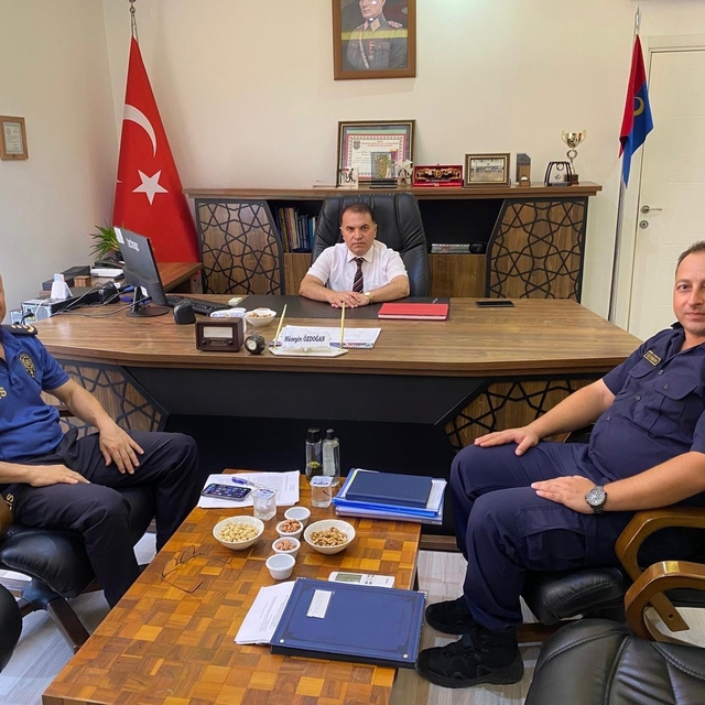 Anamur Kaymakamı Duru'dan göreve başlayan İlçe Jandarma Komutanı Özdoğan'a...