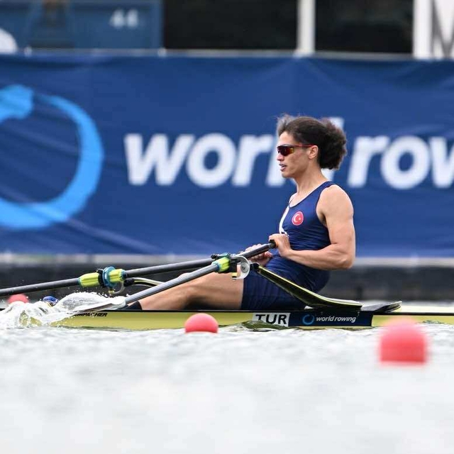 Dünya şampiyonu milli kürekçi Cevdet Ege Mutlu, TED Edirne Koleji Kürek Kul...