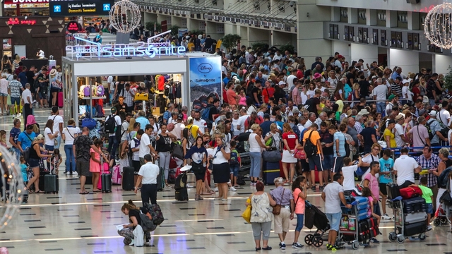 Antalya'ya gelen turist sayısı 9 milyonu aştı