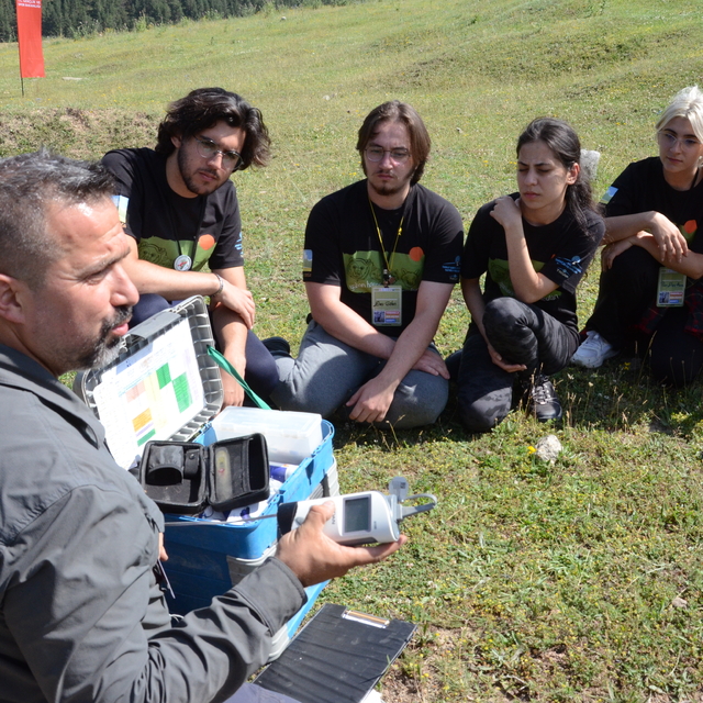 Kars'ta veterinerlik fakültesi öğrencileri yaban hayatını saha eğitimiyle ö...