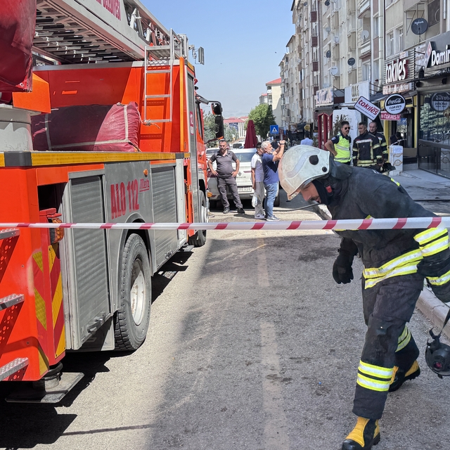 Erzurum'da güzellik merkezinde çıkan yangında 1 kişi dumandan etkilendi